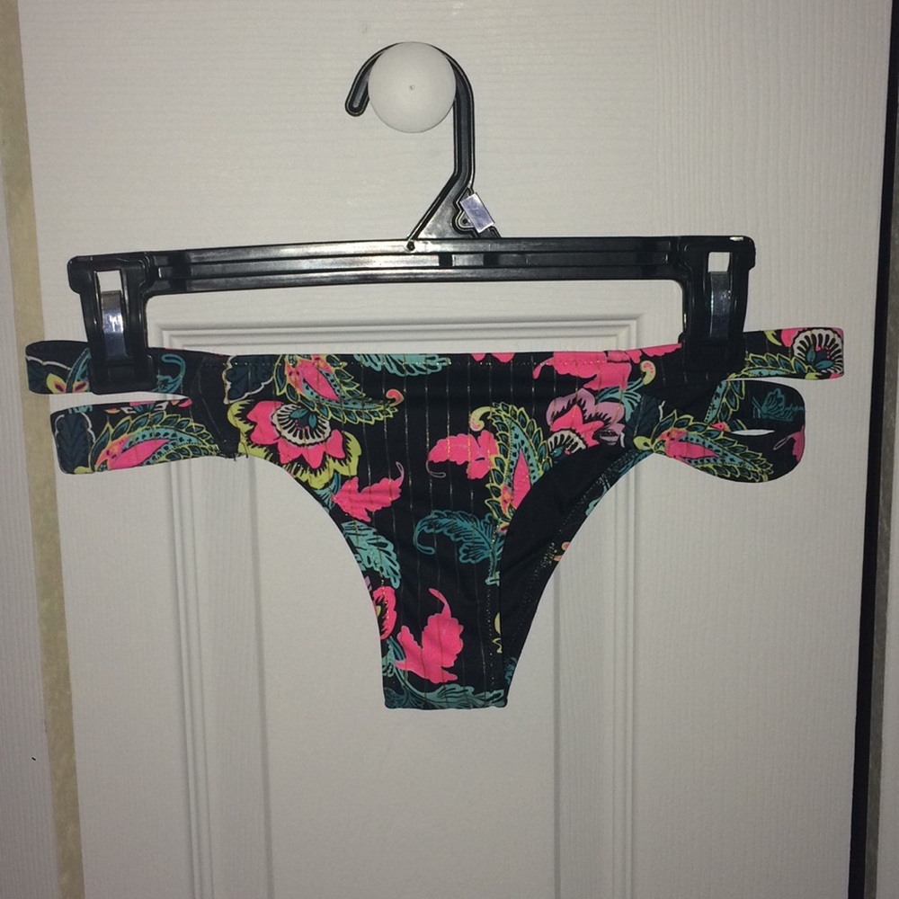 Shade & shore xs bathing suit bottom.